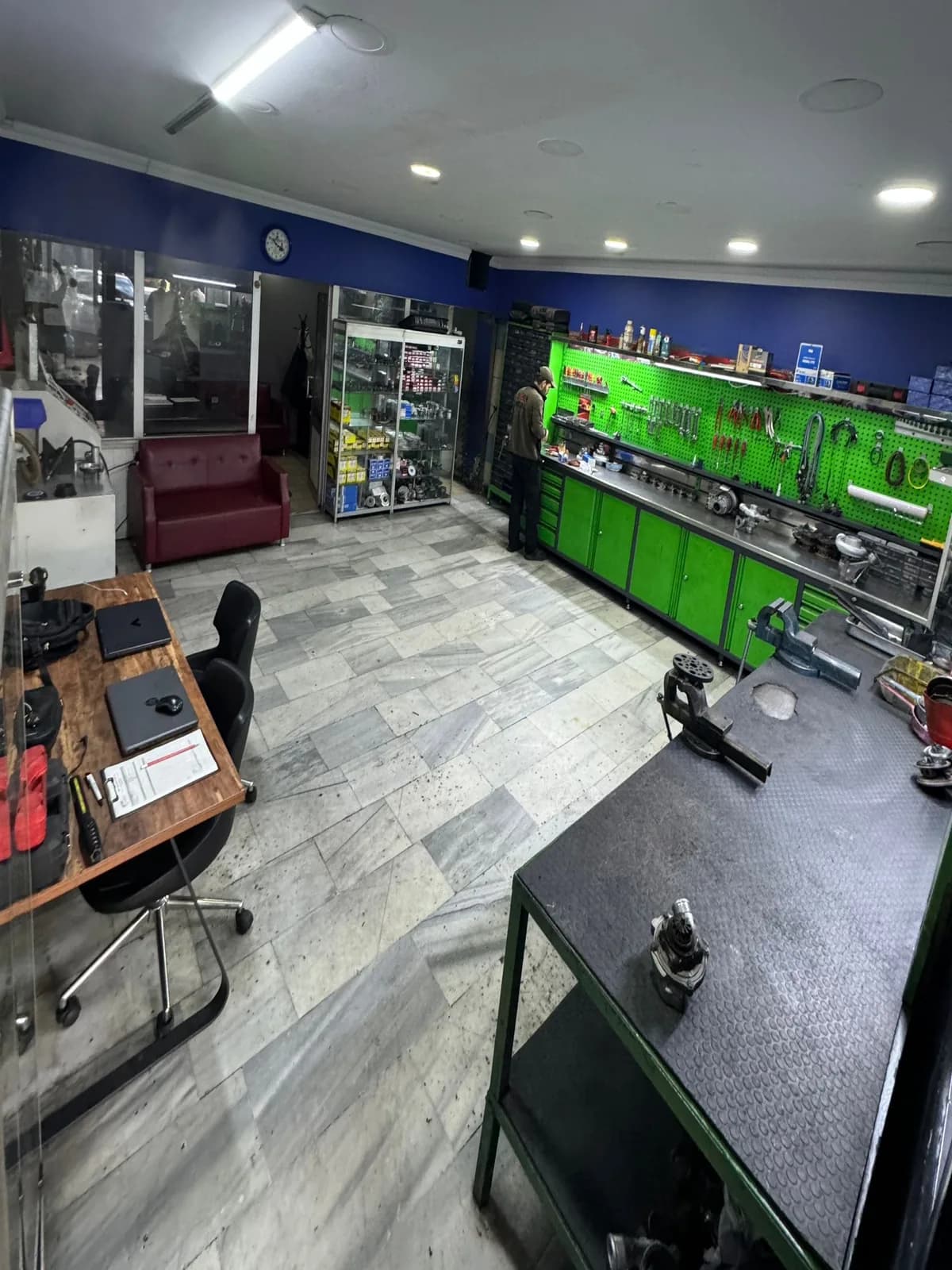Emir Turbo — Showroom